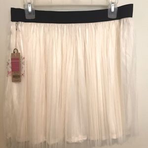 Cute mess skirt/ lined